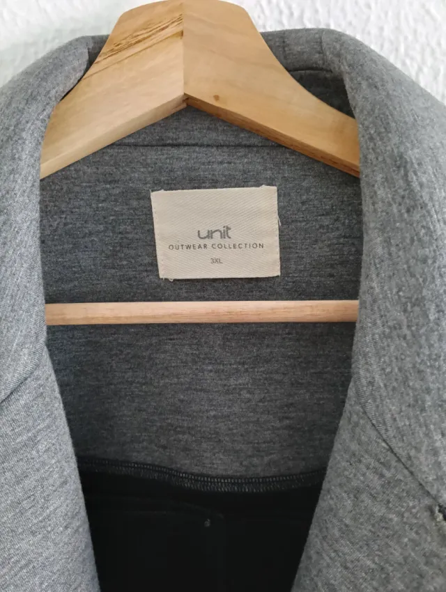 Abrigo gris jaspeado mujer estilo sastre.