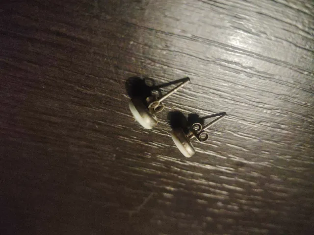 Pendientes espiral beige y blanco