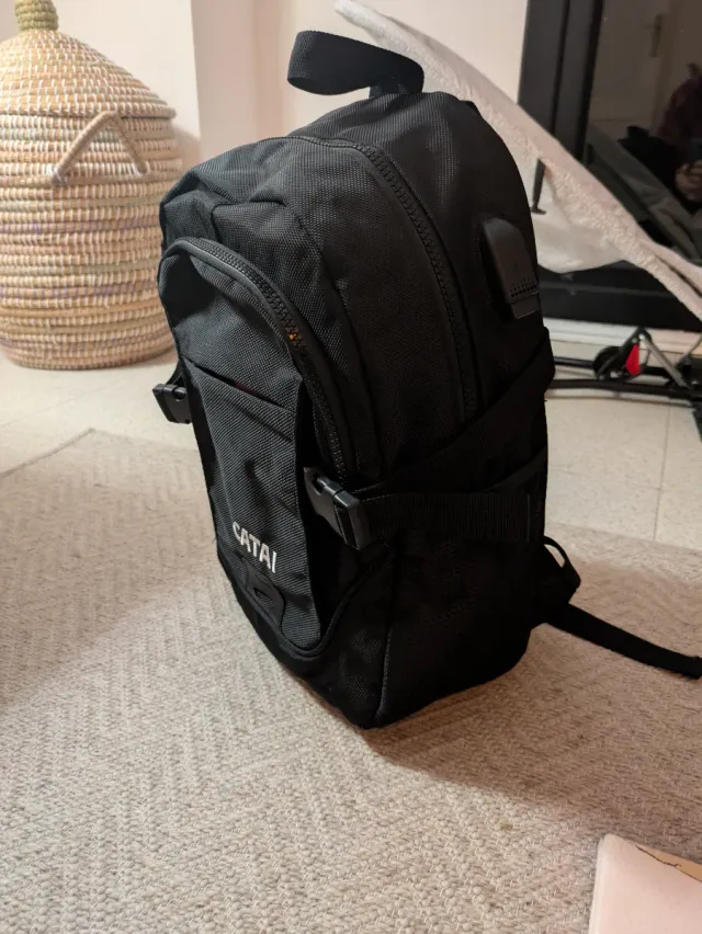 Mochila pequeña de viaje con USB