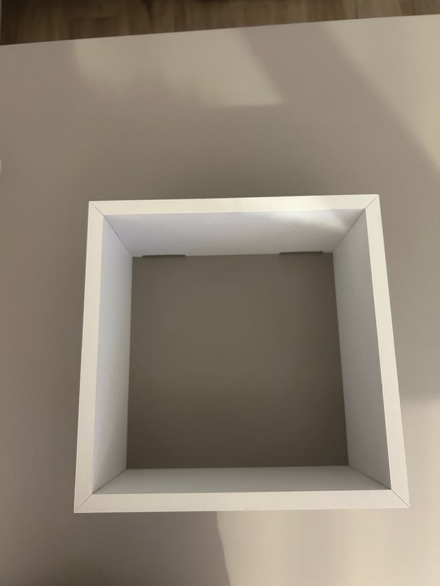 Repisa cuadrada blanca