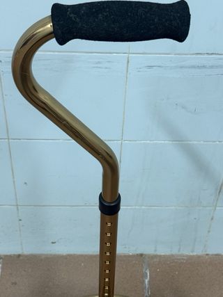 Bastón de 4 patas ajustable dorado