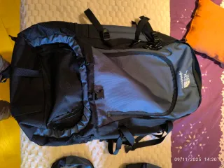 Mochila The North Face Negra y Azul