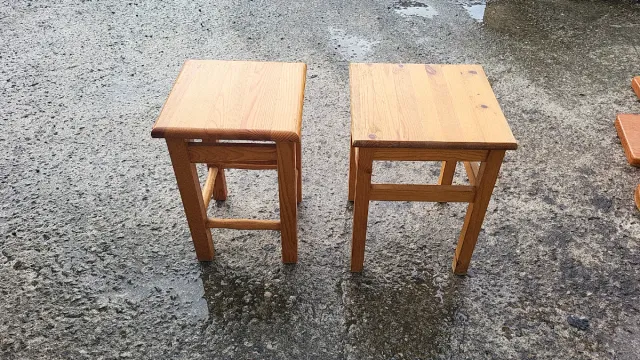 2 Sgabelli in pino