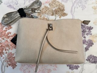 Bolso Misako Beige Colgar