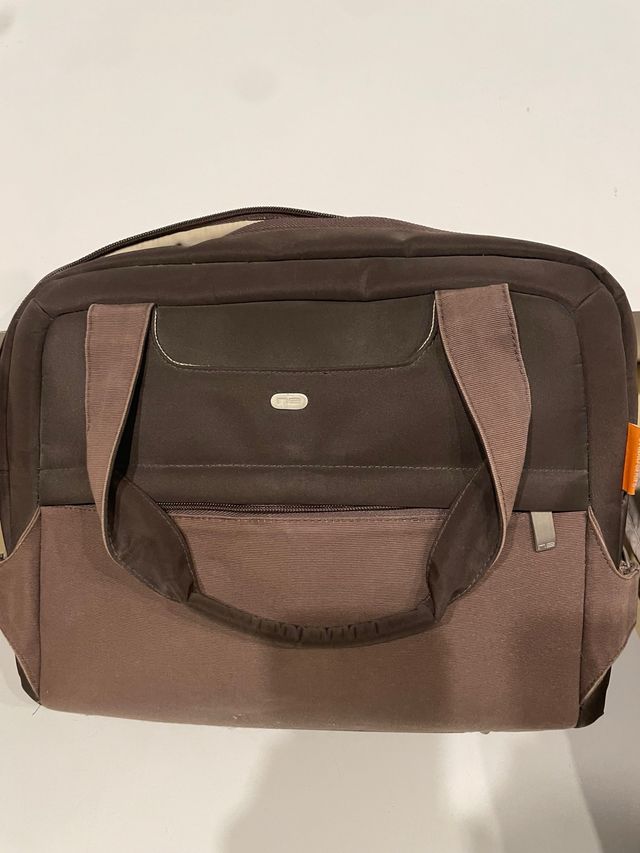 Portadocumentos marrón y beige