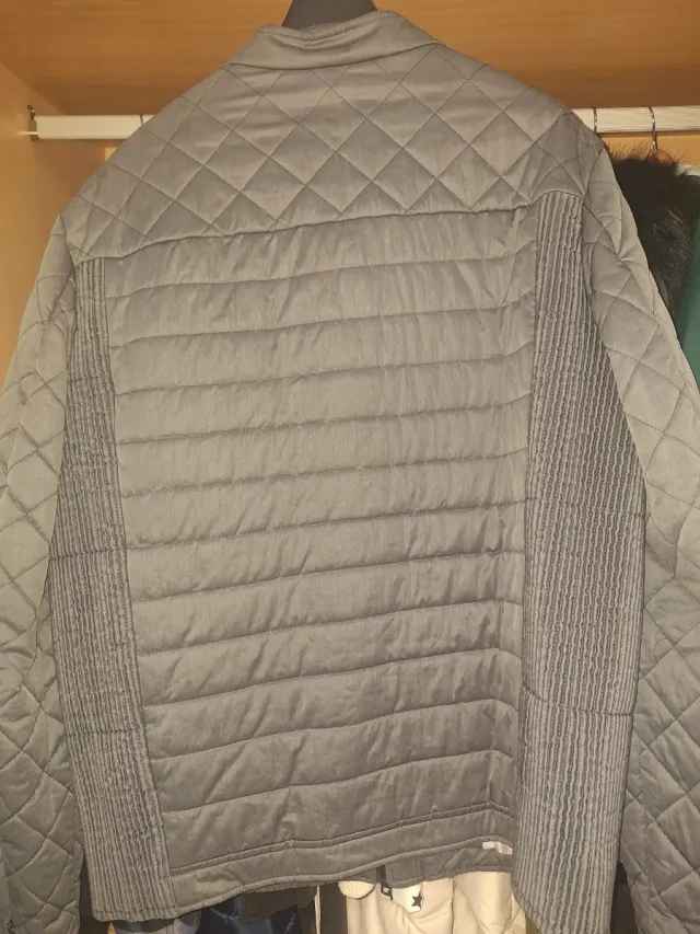 Chaqueta acolchada gris