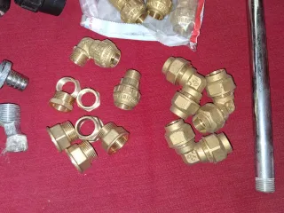 Lote fontanería: grifos, codos, racores