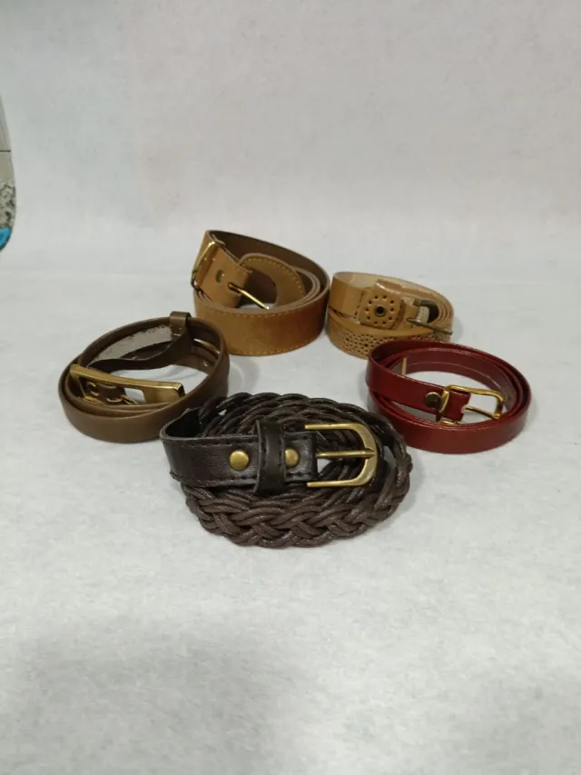 Lote 11 cinturones piel y polipiel.