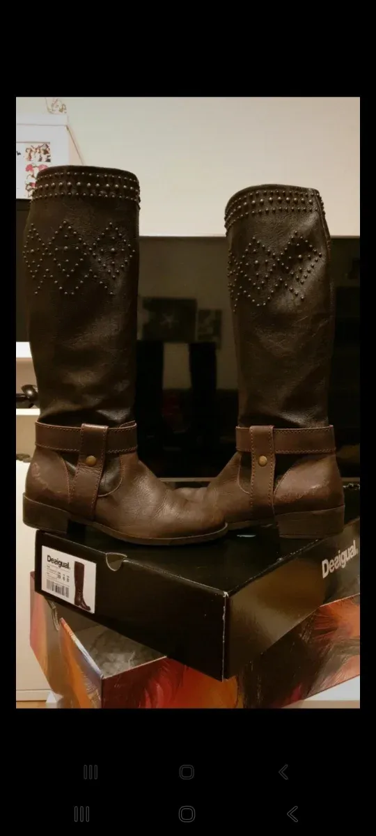 Botas altas Desigual marrones con tachuelas