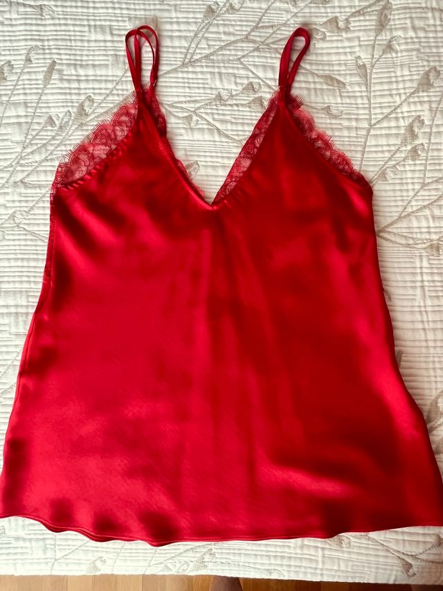 Lencero de raso rojo con encaje