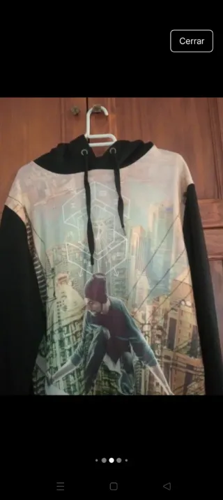 Sudadera con capucha y estampado