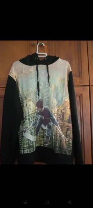 Sudadera con capucha y estampado