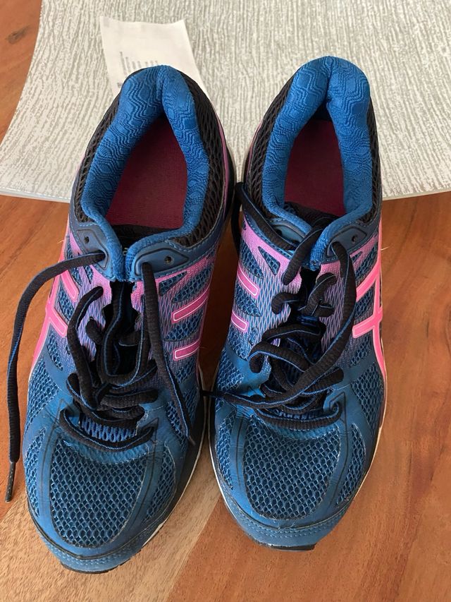 Zapatillas Running Salomon y Asics.PRECIO DE LS 2