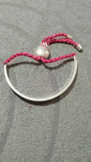 Pulseras de hilo con cuentas plateadas 0'50 cada u