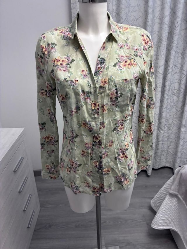 Camisa Mango floral verde