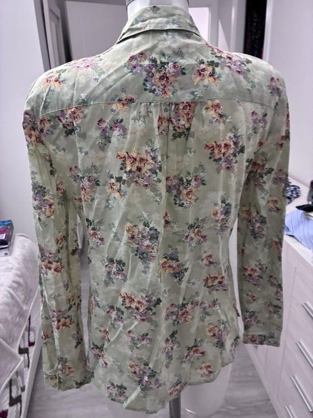 Camisa Mango floral verde