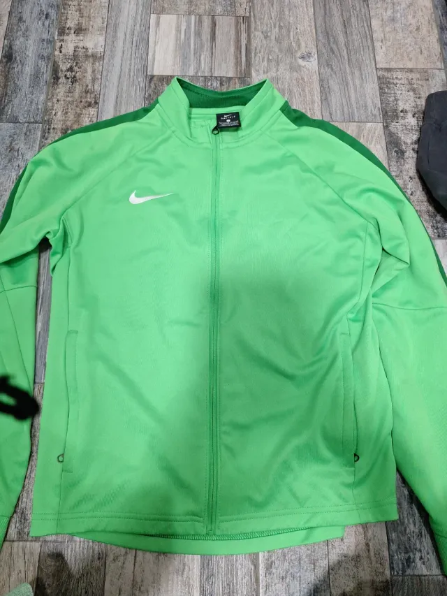Chaqueta deportiva Nike verde