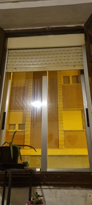 2 ventanas ambas con persiana Urge Venta