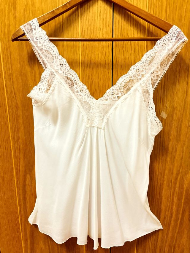 Lencero satén y encaje blanco