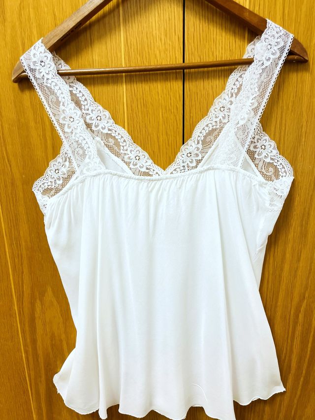 Lencero satén y encaje blanco