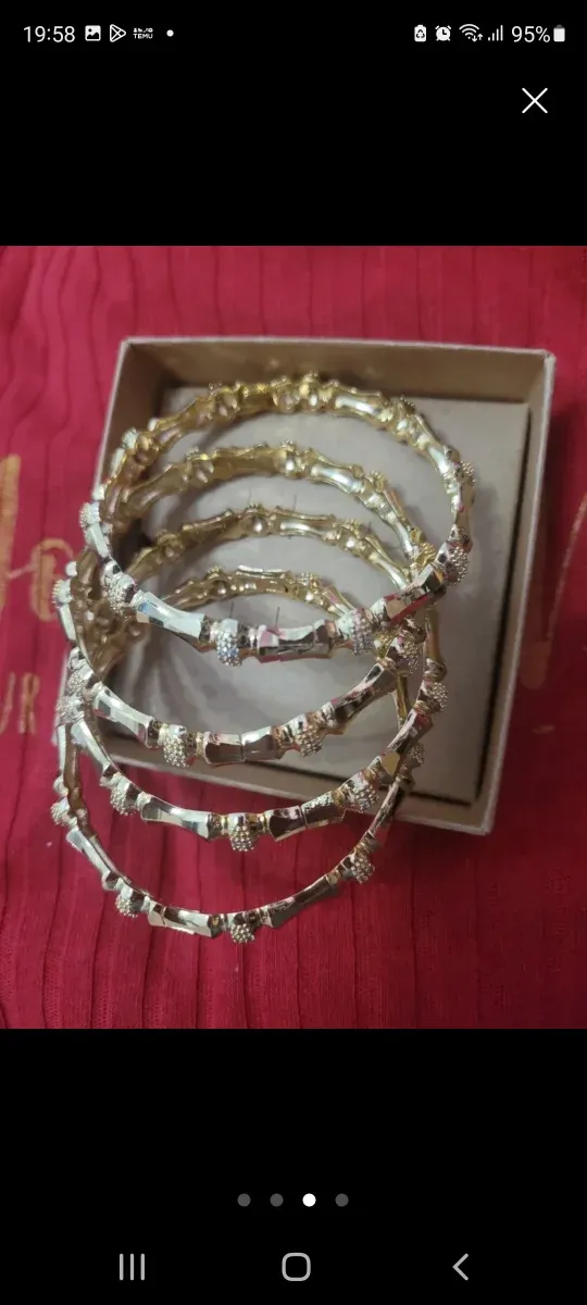 4 Brazaletes dorados y plateados