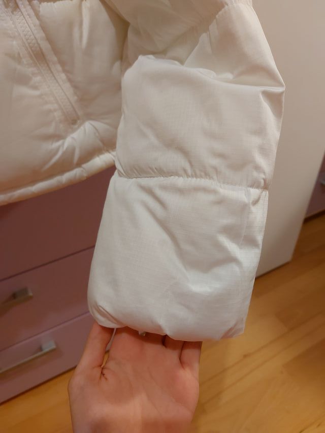 Cazadora corta acolchada blanca. Usada sólo un día