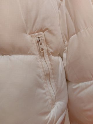 Cazadora corta acolchada blanca. Usada sólo un día