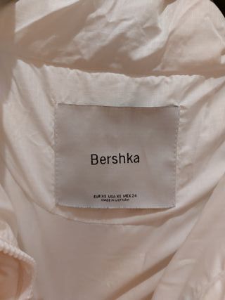 Cazadora corta acolchada blanca. Usada sólo un día