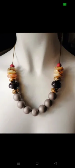 Collar vintage multicolor y gris