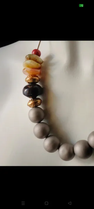 Collar vintage multicolor y gris