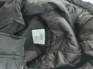 Abrigo Bershka Talla L Negro