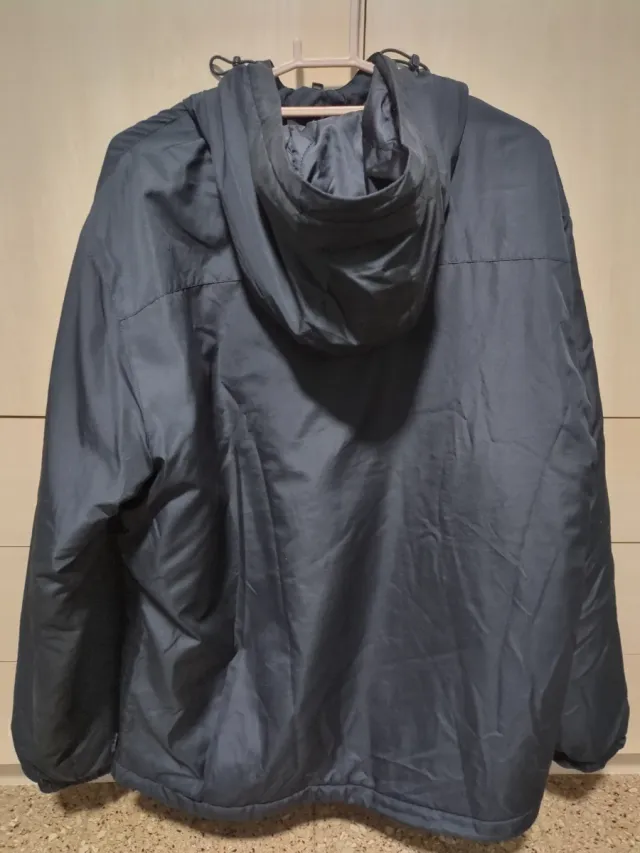 Abrigo Bershka Talla L Negro