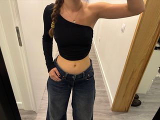 Top asimétrico negro manga larga