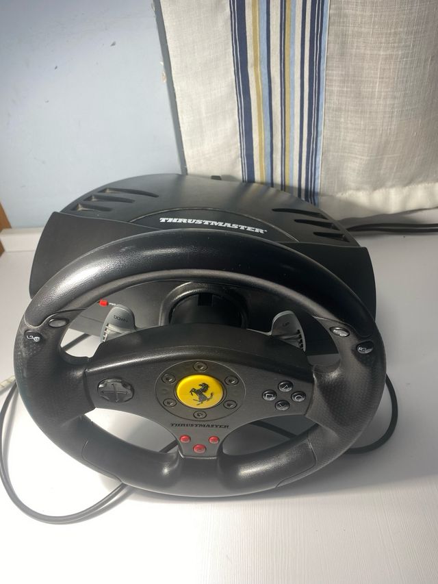 Volante y Pedales Thrustmaster Ferrari