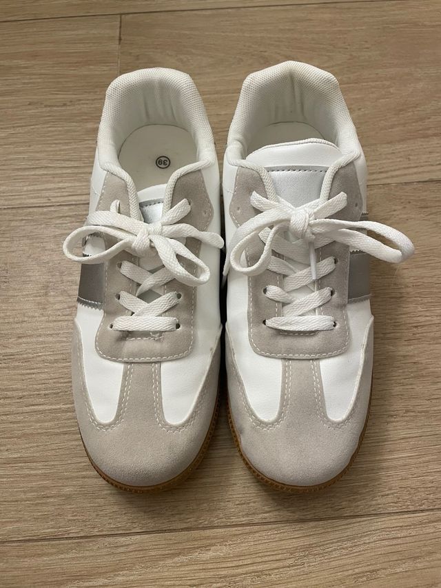 Zapatillas blancas y plateadas talla 38