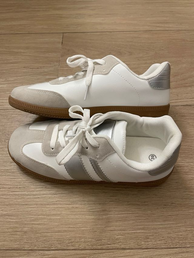 Zapatillas blancas y plateadas talla 38