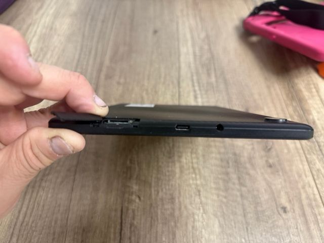 Tablet TCL 8491X 10.1 pulgadas con funda