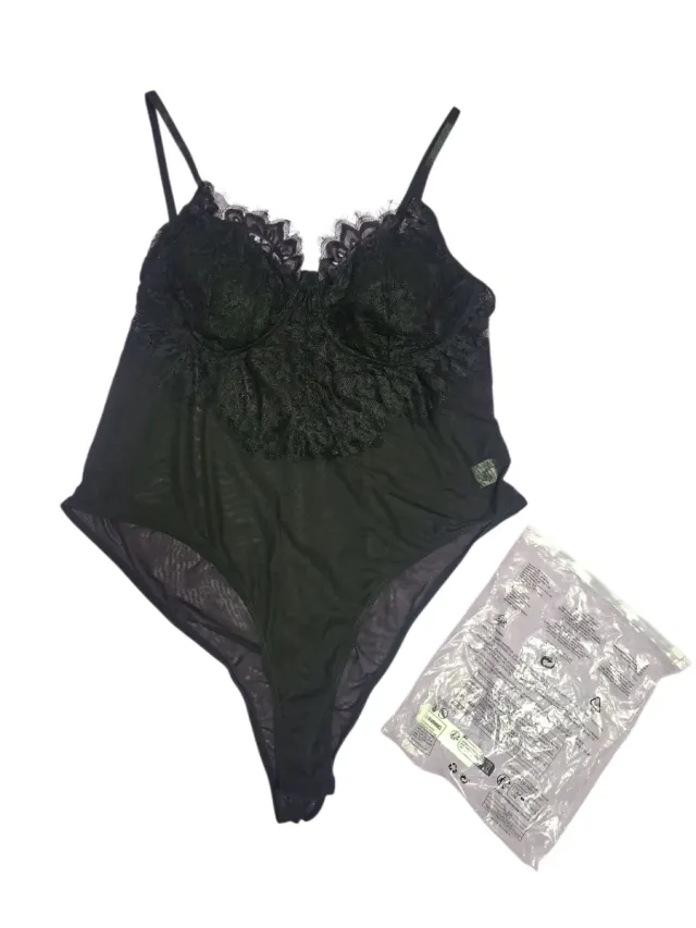 Body de encaje Shein negro