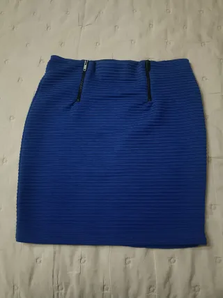 Falda tubo azul con cremalleras
