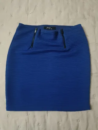 Falda tubo azul con cremalleras