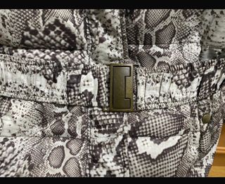 Chaqueta acolchada estampado serpiente