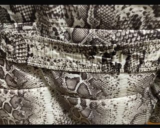 Chaqueta acolchada estampado serpiente