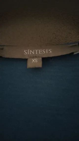 Preciosa blusa de la marca síntesis talla XS