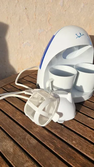Cafetera nueva de filtro Jata y 2 tazas cerámicas