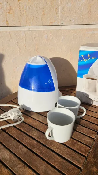 Cafetera nueva de filtro Jata y 2 tazas cerámicas