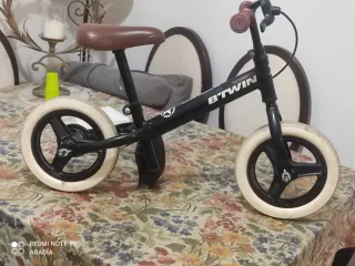 Bicicleta de equilibrio Btwin negra