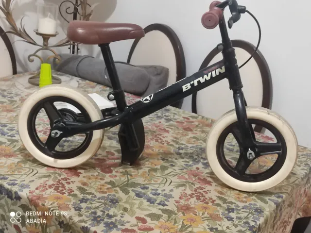 Bicicleta de equilibrio Btwin negra