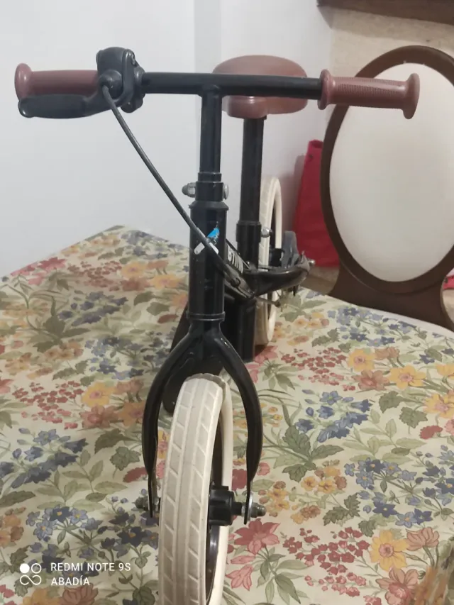 Bicicleta de equilibrio Btwin negra