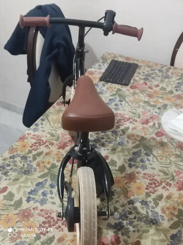 Bicicleta de equilibrio Btwin negra