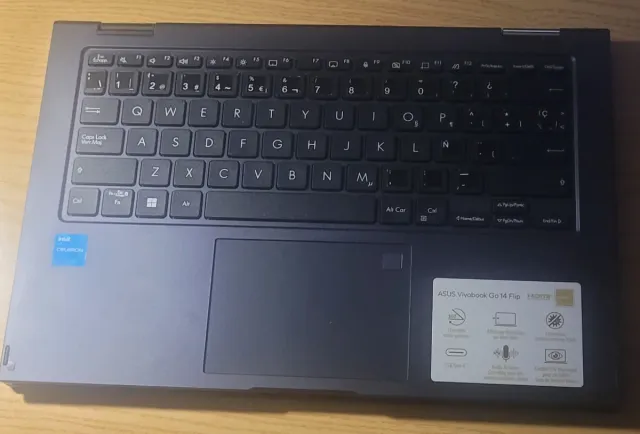 Ordenador portátil gris y negro